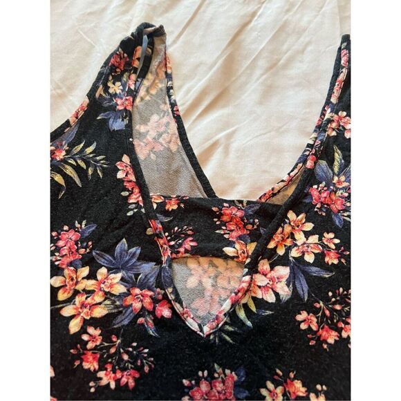 American Eagle Soft & Sexy Crepe Floral Tank Top Woman’s Size Medium - Picture 7 of 8
